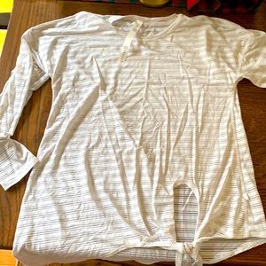 Lululemon long sleeve size 6